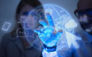 pessoas-usando-internet-scaled